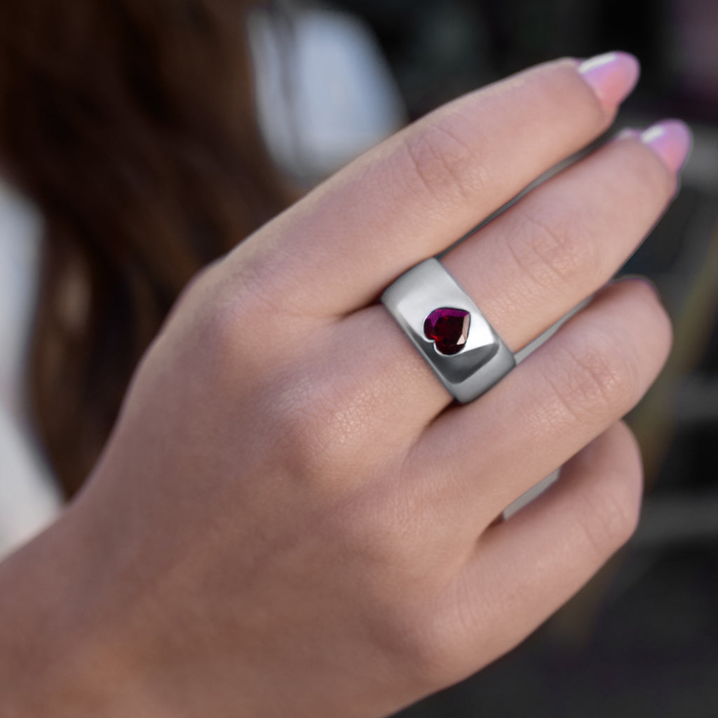 Eros Garnet Heart Band Silver