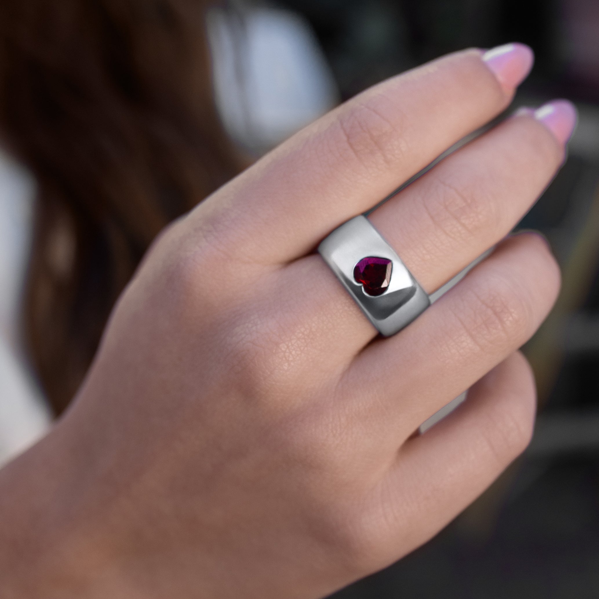 Eros Garnet Heart Band Silver